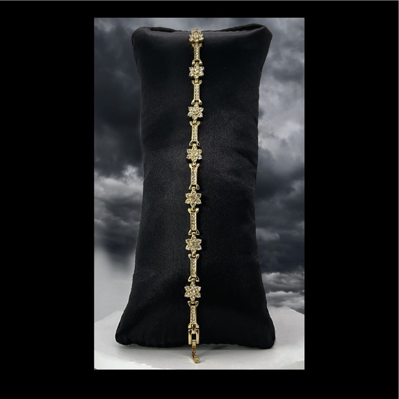 Vintage Crystal Cluster Flower Bracelet - Picture 2 of 4